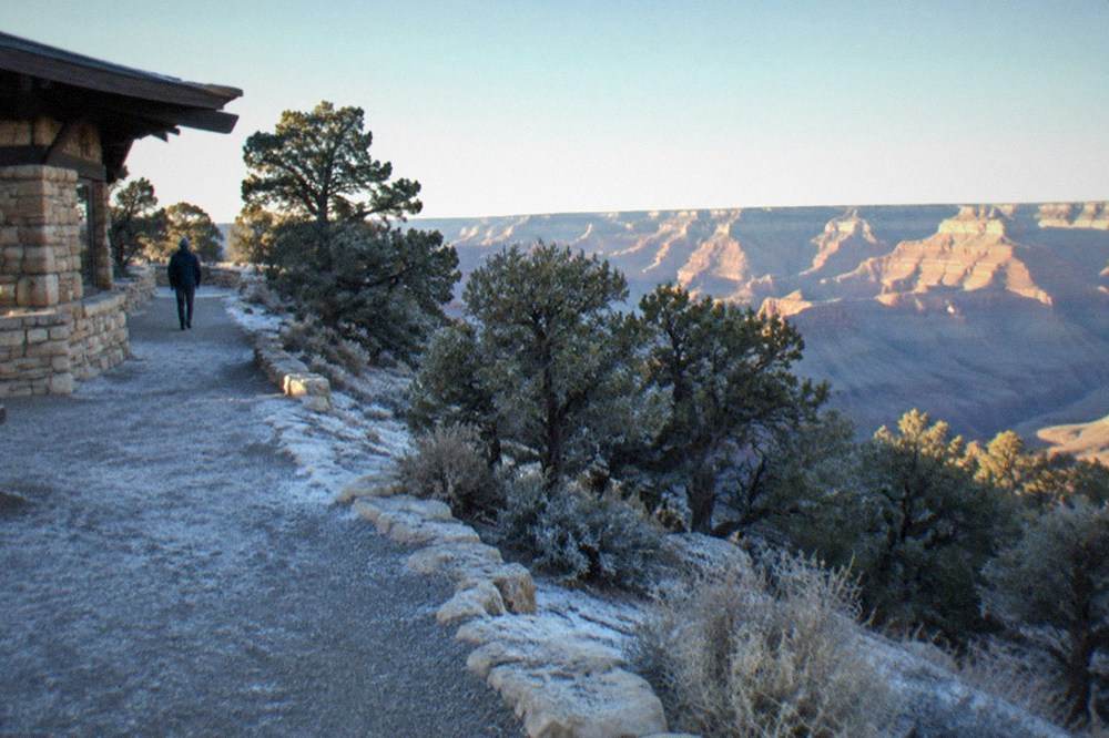 South Rim viewpoints and the Rim Trail above the canyon at midday